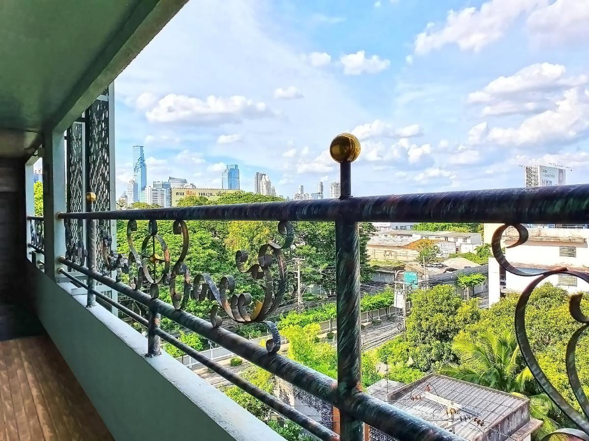 The Montana Lodge-Sathorn Бангкок Экстерьер фото