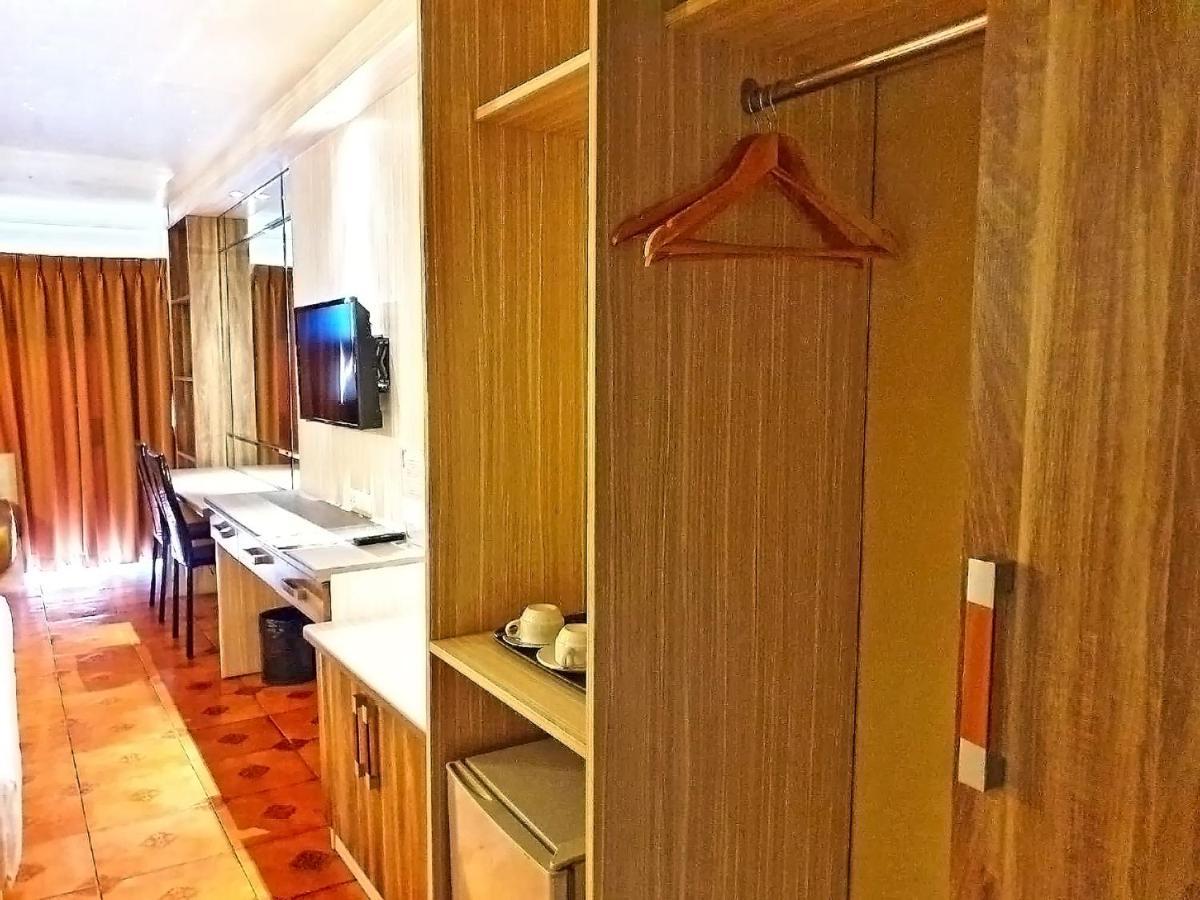 The Montana Lodge-Sathorn Бангкок Экстерьер фото